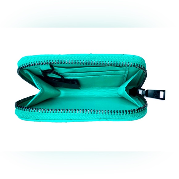 Badgley Mischka Gorgeous Green Quilted Coin Wallet with Black Hardware - Picture 3 of 4